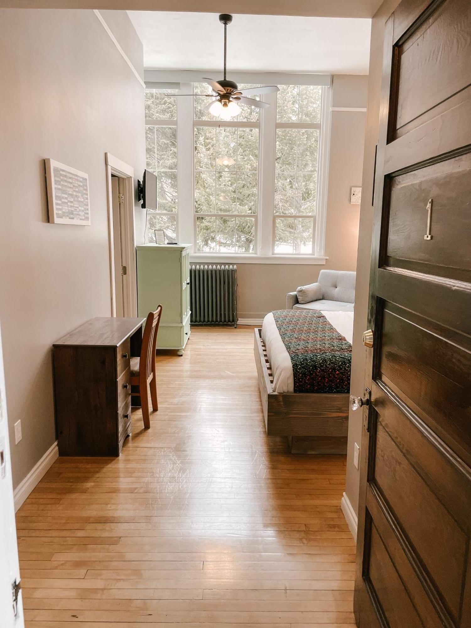 Northside School Bed & Breakfast Боннерс-Ферри Экстерьер фото