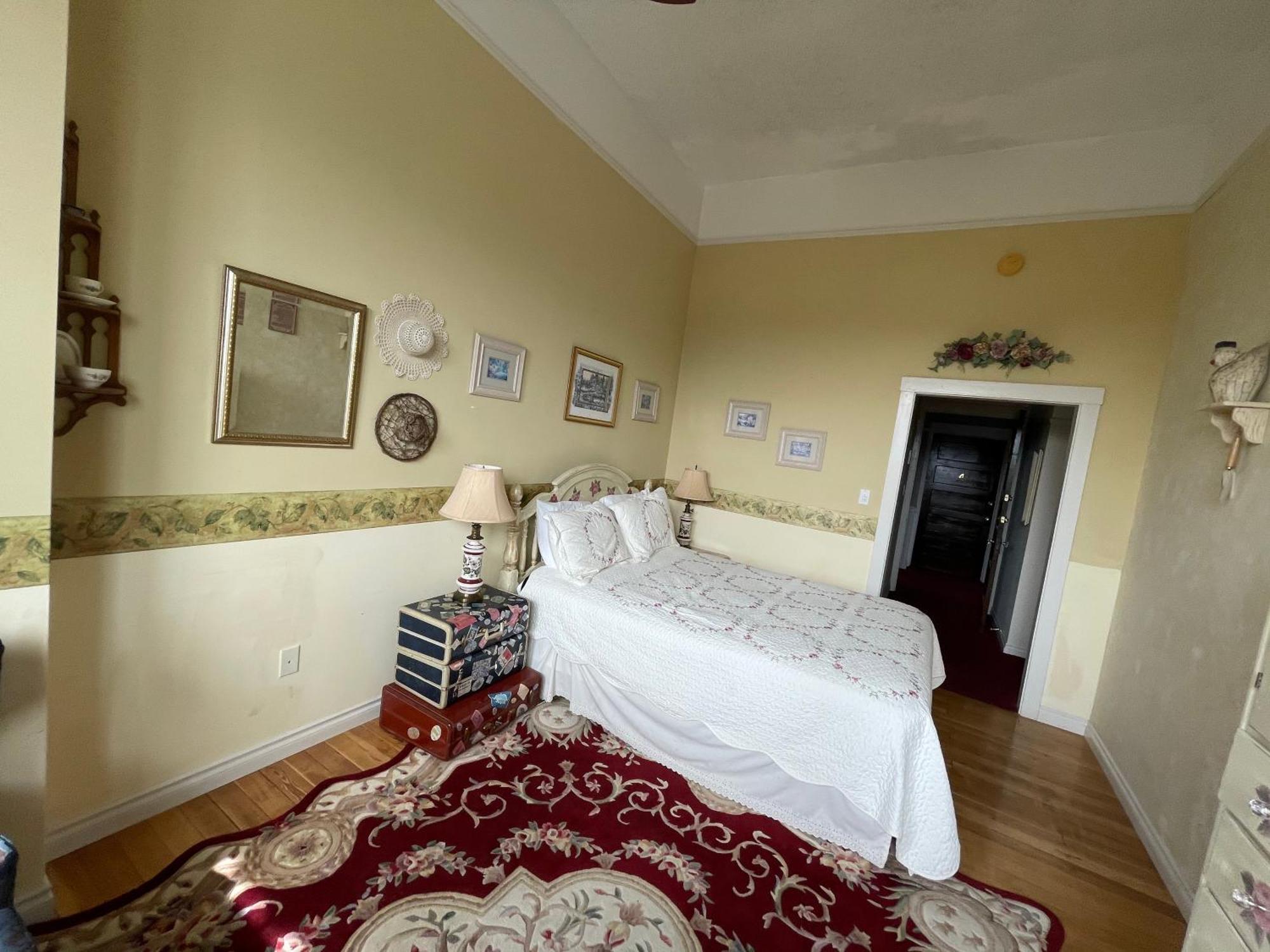 Northside School Bed & Breakfast Боннерс-Ферри Номер фото